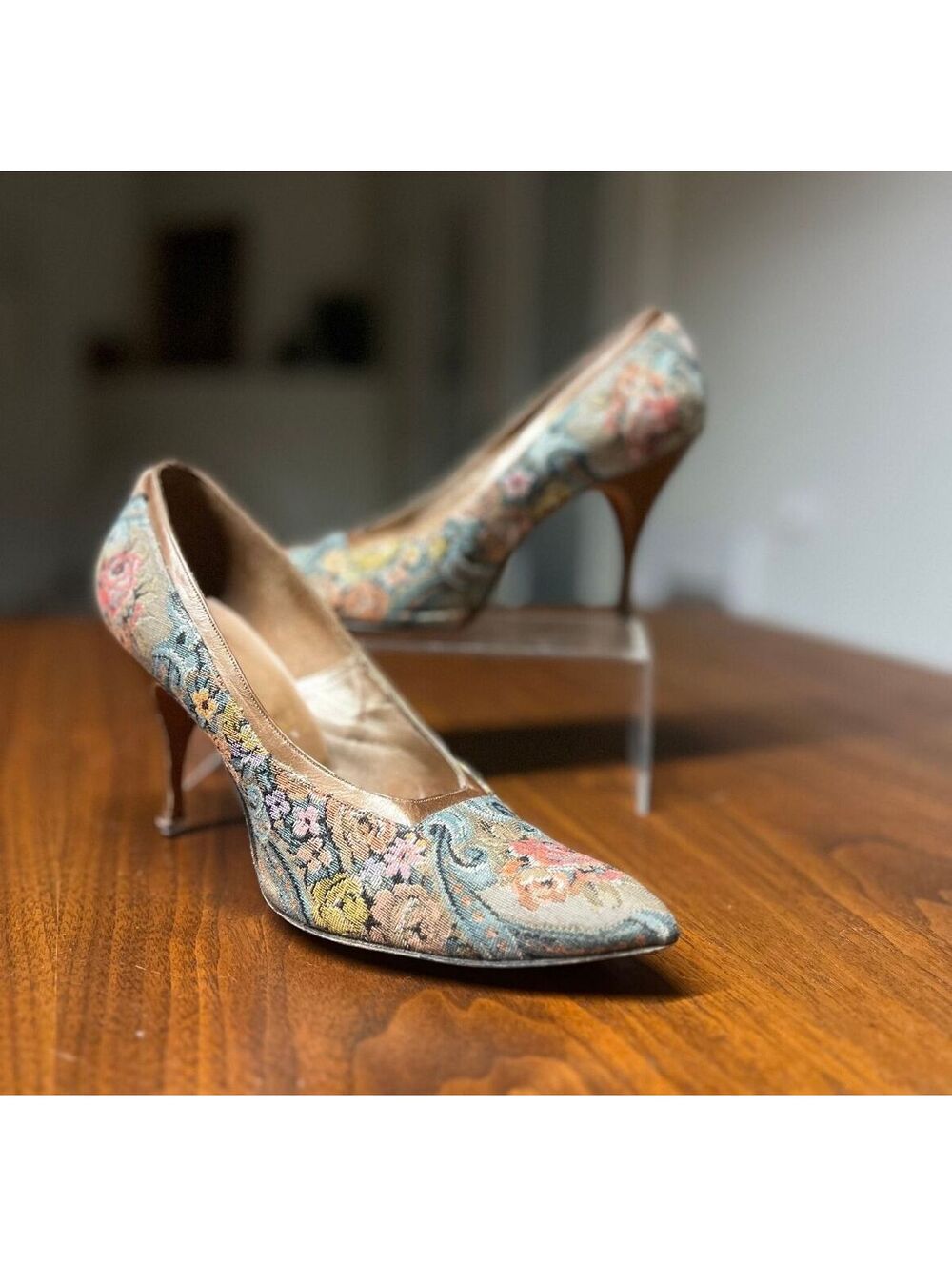 Vtg De Box Tapestry Floral Pumps Heels Made in Italy 7.5 AAA